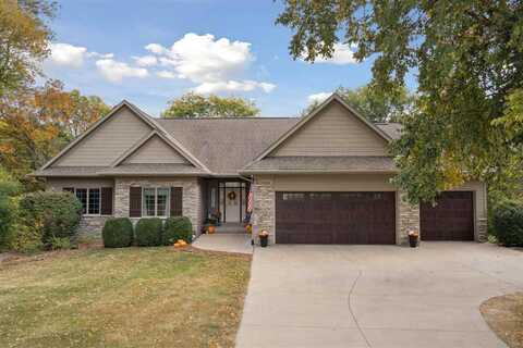 1556 Turkey Ridge Ct NW, Swisher, IA 52338