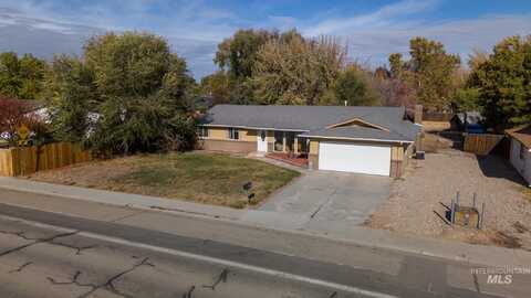 8482 W Desert Ave, Boise, ID 83709