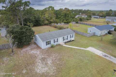 79 Crown Point Road, Hubert, NC 28539