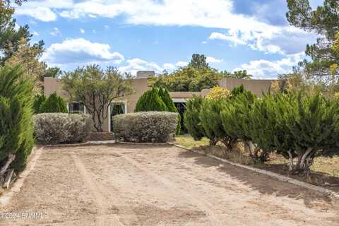 2877 Willow Creek Lane, Las Cruces, NM 88007