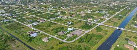 2807 40th St SW, Lehigh Acres, FL 33971