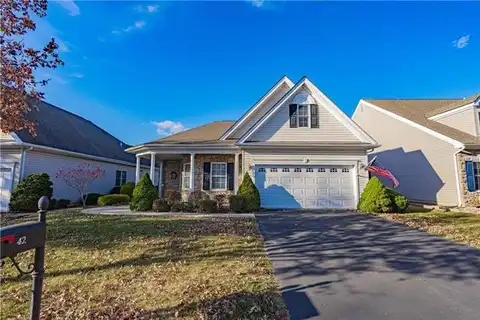 42 Edinburgh Drive, Palmer, PA 18045