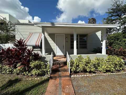 752 NW 24th Ct, Miami, FL 33125