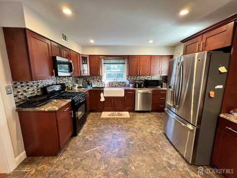 28 Delta Court, North Brunswick, NJ 08902