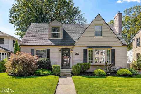 1535 Fairholme, Grosse Pointe Woods, MI 48236