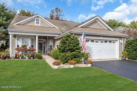 12 Gardenways Court, Lakewood, NJ 08701