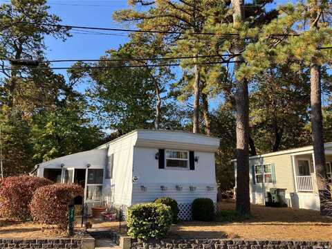 525/P10 Riverleigh Avenue, Riverhead, NY 11901