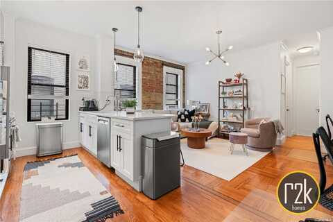 2475 38 Street, Astoria, NY 11101