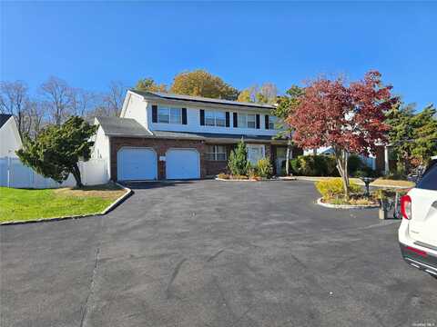 8 Carman Mill Road, Massapequa, NY 11758