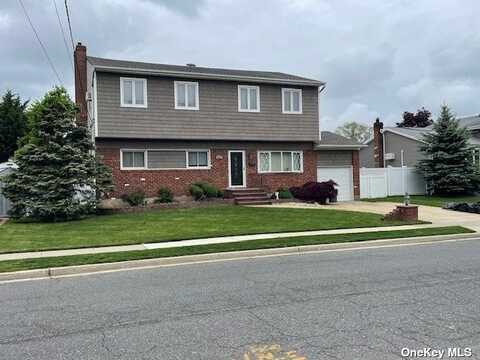 307 Linden Street, Massapequa Park, NY 11762