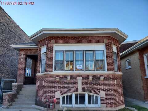 8220 S Loomis Boulevard, Chicago, IL 60620