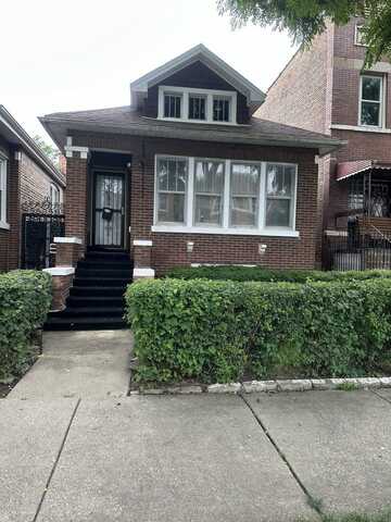 4943 W Race Avenue, Chicago, IL 60644