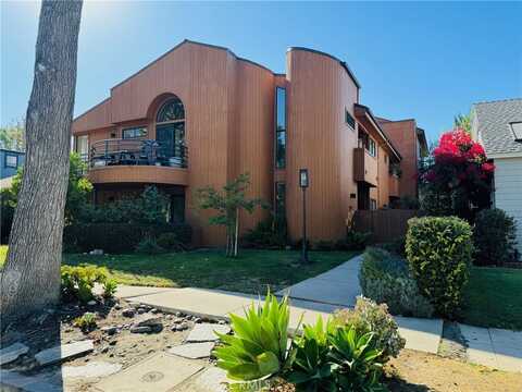 5015 Westpark Drive, Valley Village, CA 91601