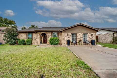 6913 Mccoy Drive, Watauga, TX 76148