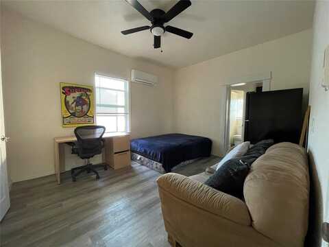 736 W 7th Street, Dallas, TX 75208