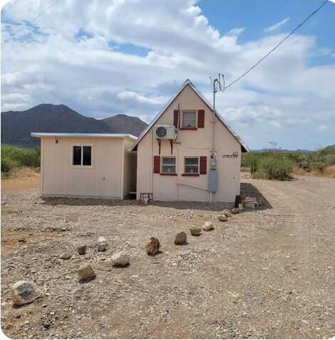 40 Wynne Rd, Terlingua, TX 79852