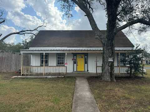 204 E. Fourth St., Yorktown, TX 78164