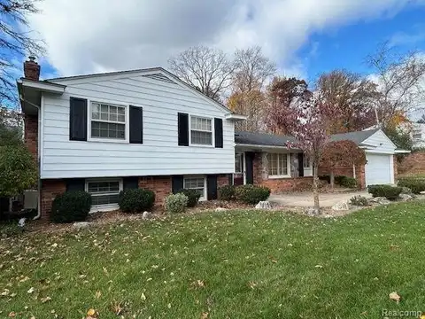 7142 CATHEDRAL Drive, Bloomfield Hills, MI 48301