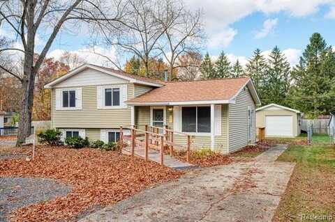 985 TIERNEY, Highland, MI 48356