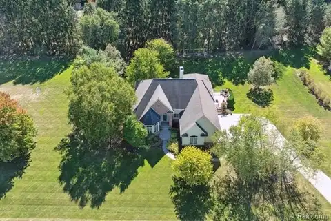 2868 DEER RIDGE Drive, Milford, MI 48381