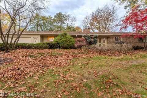 4640 PICKERING Road, Bloomfield Hills, MI 48301