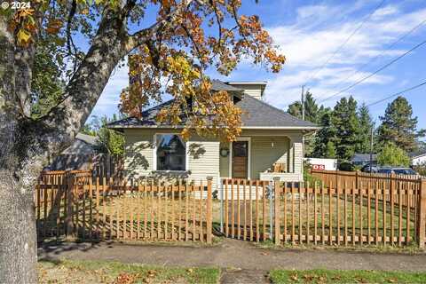 915 E 5TH ST, Newberg, OR 97132