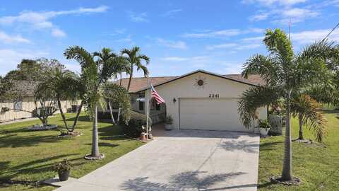 2341 SE Leithgow Street, Port Saint Lucie, FL 34952