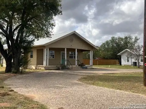 1507 W GOODWIN ST, Pleasanton, TX 78064