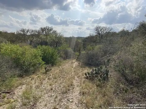 679 COUNTY ROAD 4614, Castroville, TX 78009