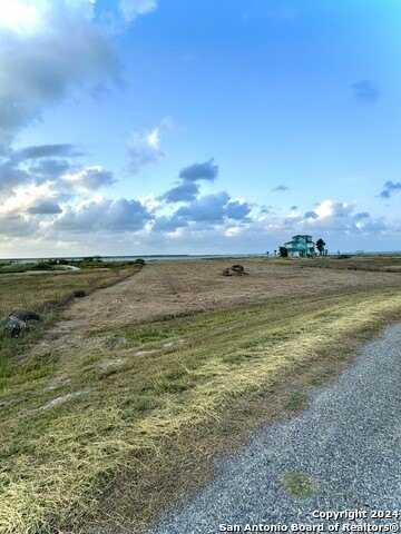 103 Dockside Dr, Rockport, TX 78382