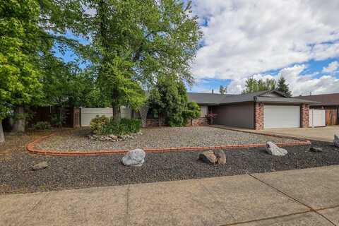 452 Woodhill Drive, Redding, CA 96003