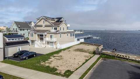 139 Gibbs Ave, Somers Point, NJ 08330