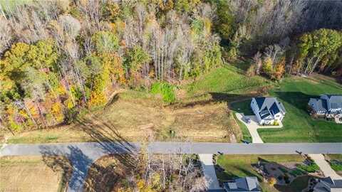 3818 Deerwood Acres Drive, Summerfield, NC 27358