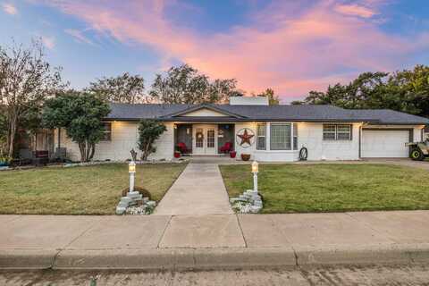 105 Chelsea Avenue, Dumas, TX 79029