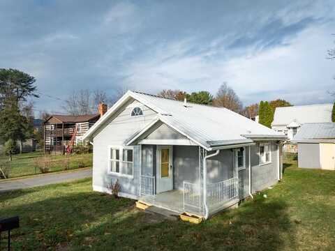 102 HAYES STREET, OAK HILL, WV 25901