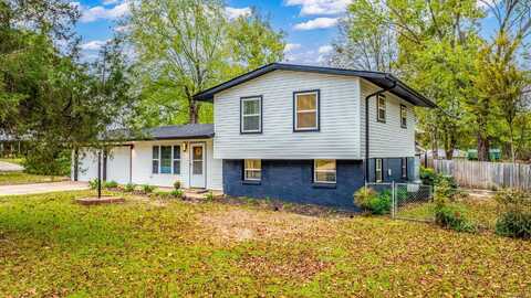 8920 Clover Hill Road, Little Rock, AR 72205