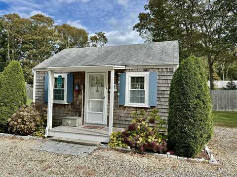 90 Seaview Avenue, South Yarmouth, MA 02664