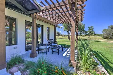 1034 Eagle St, Fredericksburg, TX 78624