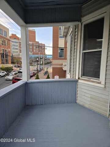 355 Myrtle Ave., Apt B, Albany, NY 12208