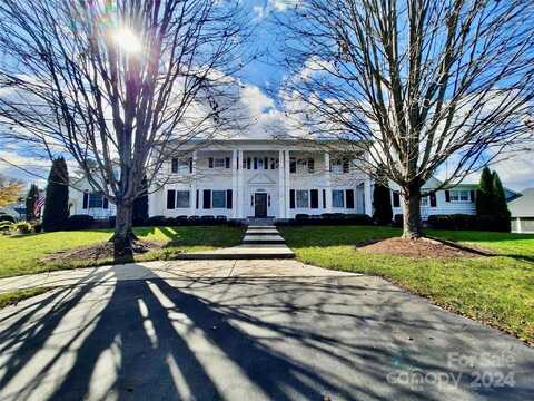 58 Towne Place Drive, Hendersonville, NC 28792