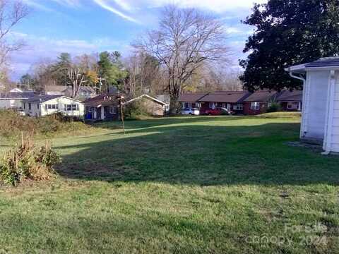 (837) W FIRST Avenue, Hendersonville, NC 28739