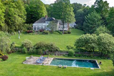 11 Ravenrock Road, Roxbury, CT 06783