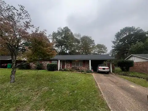 212 Hospital Dr, Columbus, MS 39705