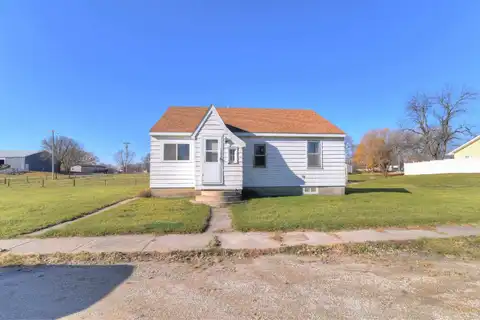 807 S 3rd Street, Armstrong, IA 50514