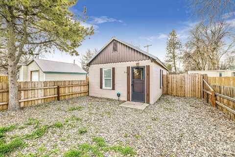 717 3rd Ave E, Gooding, ID 83330