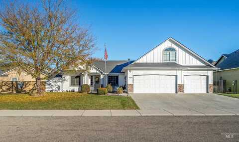 586 S Red Oak Ave, Kuna, ID 83684