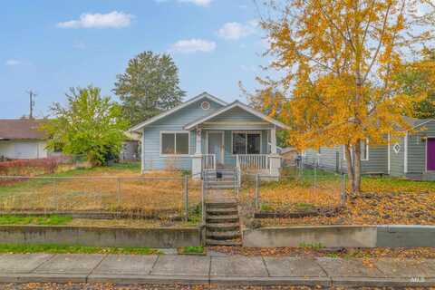 710 4th St, Clarkston, WA 99403