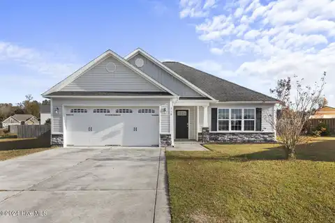 318 Cadenza Lane, Richlands, NC 28574