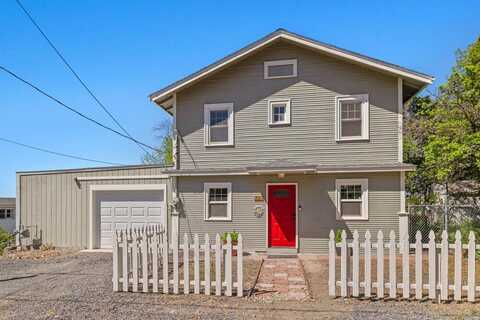 320 Newcastle Avenue, Klamath Falls, OR 97601