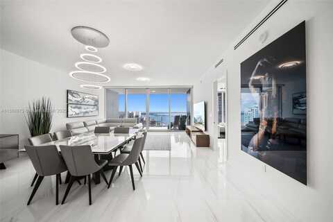300 Biscayne Blvd Way, Miami, FL 33131